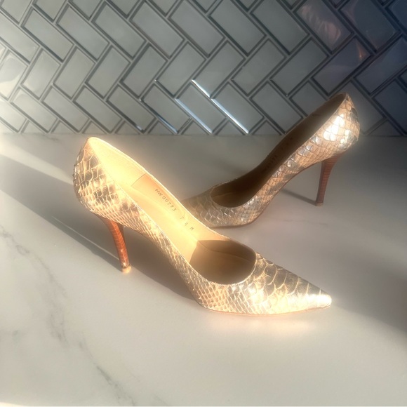 STUART WEITZMAN GOLD SILVER SNAKESKIN HEELS/ PUMPS  SIZE 7.5 M - Picture 13 of 16